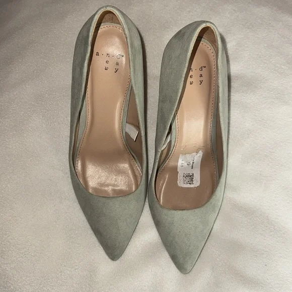 Elegant Mint Women's Size 5.5 Suede Pumps by A New Day Classy Boss Lady Heels - Picture 4 of 6